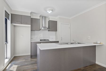 2 BEDROOM UNIT CLOSE TO LAKE WENDOUREE - Photo 3