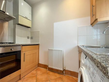 1 bedroom semi-detached house to rent - Photo 2