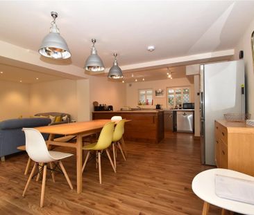 3 bedroom maisonette to rent - Photo 2