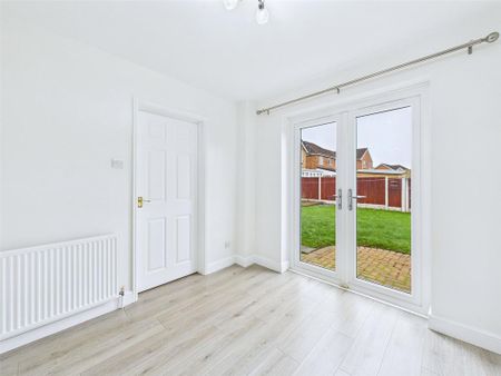 3 bedroom detached house to rent - Photo 3