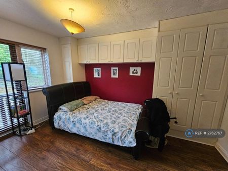 3 bedroom detached house to rent - Photo 3