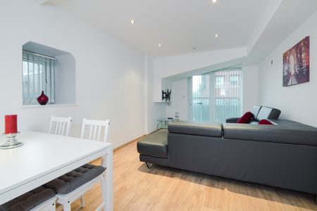 Cavalier House – Modern, Bright & Spacious 2 Double Bed and 2 Bathroom Flat - Photo 2