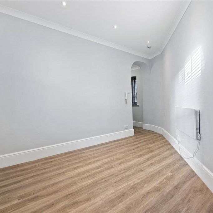 Studio to rent - Photo 1