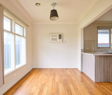 BEAUTIFUL THREE BEDROOM FAMILY HOME - Photo 3