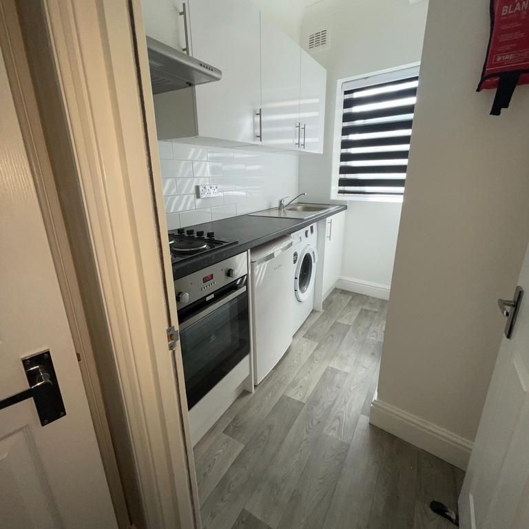 Studio to rent - Photo 1