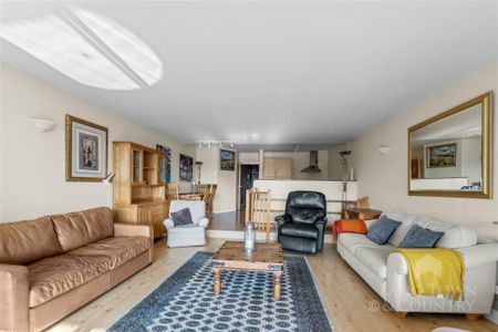 2 bedroom apartment to rent - Photo 2