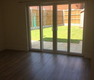 3 Bed Semi-detached House to Let in Tonbridge *Short term let* - Photo 1