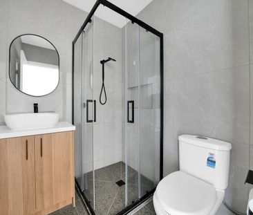 Beautifully Designed Family Home in Thornhill Park - Photo 4