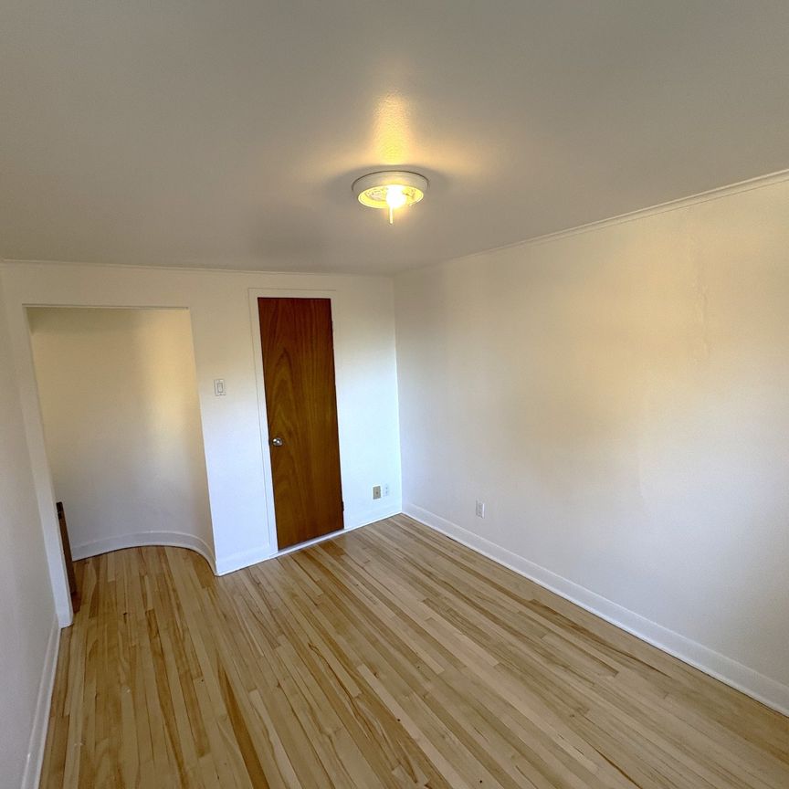 210 Av. Martin - Photo 1