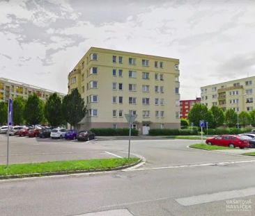 Světlý byt s kompletní občanskou vybaveností - Fotografie 6