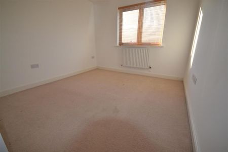 3 bedroom flat to rent - Photo 3