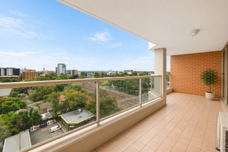 Refreshed Luxury Apartment in 'Sandalwood' with Panoramic Views - Photo 5