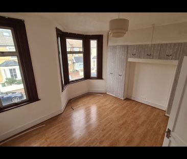 Room in a Shared House, Lichfield Road, E6 - Photo 4