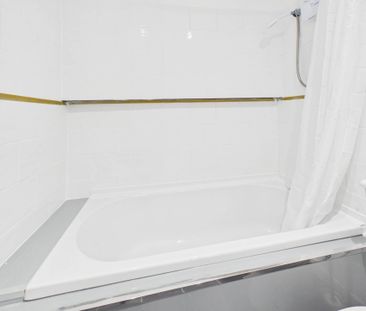 Price £750 pcm - Available Now - Unfurnished - Photo 4