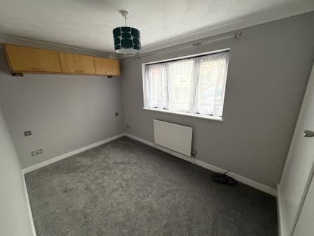 First Floor 1 Bedroom Self Contained Flat for Rent in Rochester - Photo 2