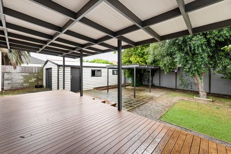 1 Dunbar Avenue, Sunshine VIC 3020 - Photo 4