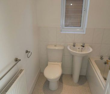Semi-detached house to rent on - Photo 3