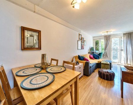 Kennet Close, London, SW11 - Photo 2