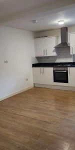 Woking, Surrey, GU21 - Photo 3