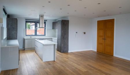 3 bedroom flat to rent - Photo 4