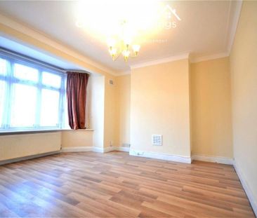 4 bedroom end of terrace house to rent - Photo 2