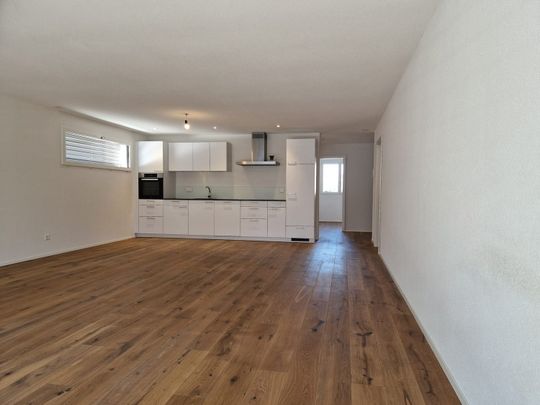 Attraktive, neuwertige 3.5 Zimmerwohnung in Schmitten - Photo 1
