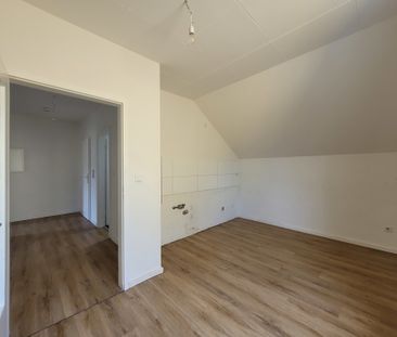 Gemütliches renoviertes Dachgeschoss… 2 Zimmer, Küche, Bad - Photo 3