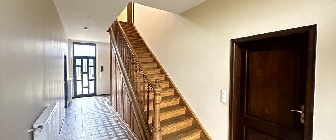 HAUPTHAUS EINES BAUERNHOFES IN KREFELD-FISCHELN ZU VERMIETEN! - Photo 1