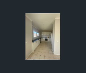 Modern & Convenient Unit in Central Melton - Photo 4