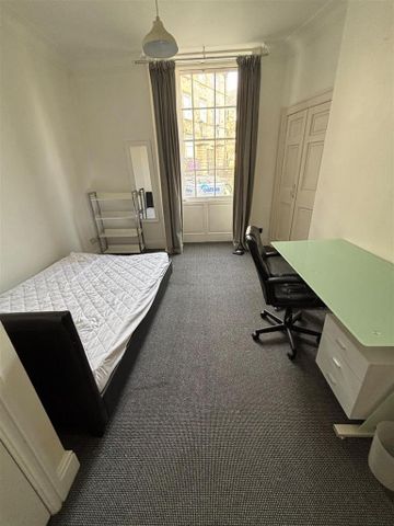 2 bedroom private hall to rent - Photo 2