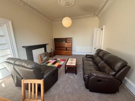 3 bedroom flat to rent - Photo 5