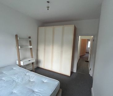 2 Bed Flat, Gainsborough Gardens, NW11 - Photo 3