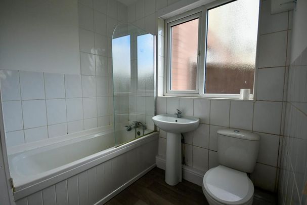 3 bedroom semi-detached house to rent - Photo 1