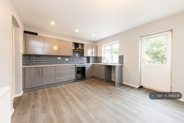 3 bedroom terraced house to rent - Photo 1