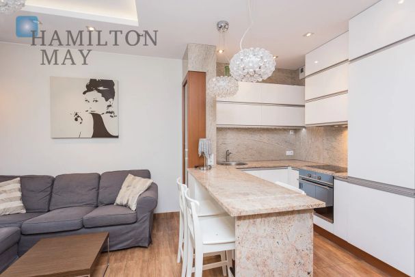 Dwupokojowe mieszkanie z tarasem w apartamentowcu Villa Karolina z basenem - Фото 1