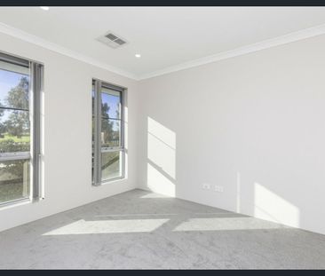 4x2x2 with theatre in Alkimos - Photo 4