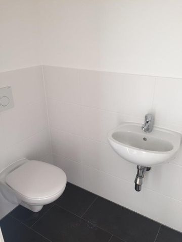 UNIVIERTEL: sonnige 3er-WG-taugliche DG-Wohnung mit Gartenmitbenützung - Photo 2