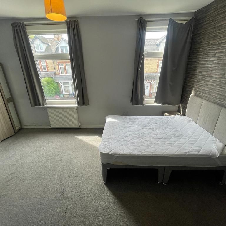 1 bedroom in a house share to rent - Photo 1