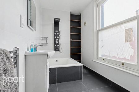 1 bedroom in a house share to rent - Photo 3