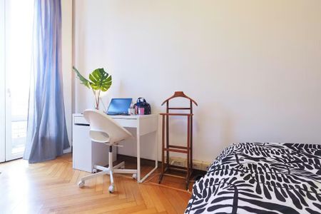 Via Giulio e Corrado Venini, Milan, Lombardy 20124 - Photo 2