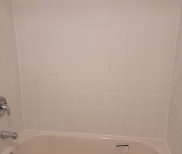 For Lease - 2 Orchard Heights Boulevard Unit# 206, Aurora, Ontario - Photo 4