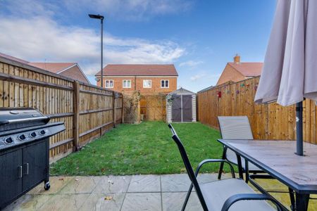 2 bedroom semi-detached house to rent - Photo 4