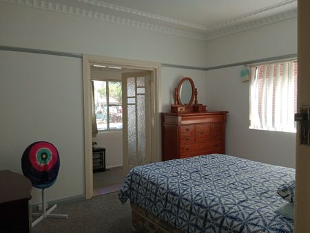 Beverly Hills - Photo 2