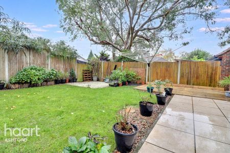 4 bedroom detached house to rent - Photo 3