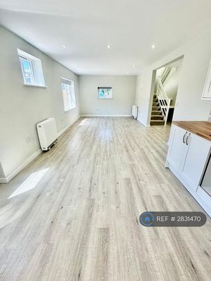 3 bedroom terraced house to rent - Photo 1