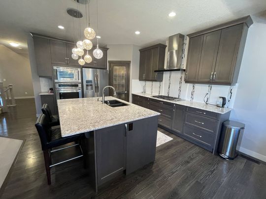 Executive 3 Bedroom House For Rent In Prestigous Aspen Woods - Photo 1