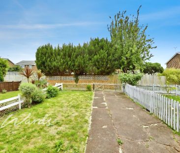 3 bedroom end of terrace house to rent - Photo 2