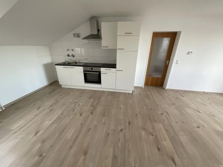 Wohnen direkt am Wasser! 2-ZKB-Balkonwohnung mit Einbauküche direkt am Bontekai zu vermieten! - Photo 5