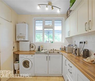 1 bedroom in a flat share to rent - Photo 4