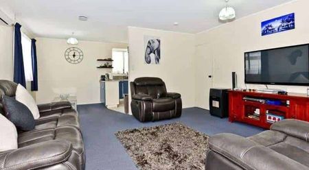 Charming 3BR Family Home in Nawton - Photo 4